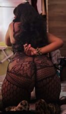 Femme claire grande de taille, grosses fesses moues, 2 coups 5000 F